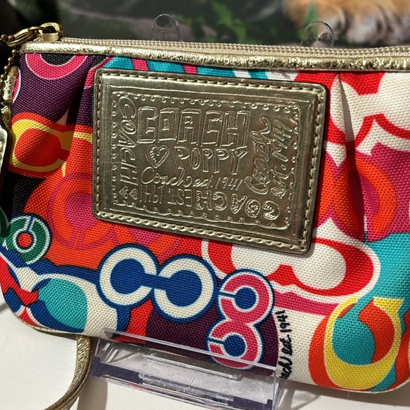 COACH GRAFFITI POPPY WRISTLET/CLUTCH IN GUC - Picture 2 of 13